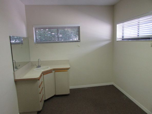 GREAT BUILDING TO BUY OR LEASE!: 1991 Hyde Park St, Sarasota, FL 34239